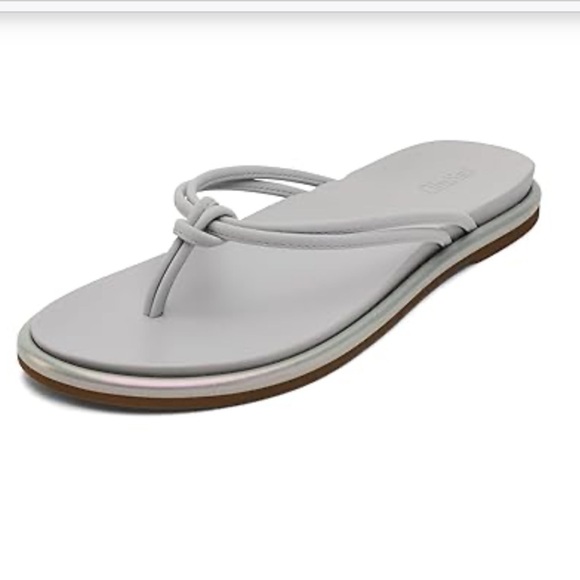 NWT- OLUKAI- Women Olukai Aka Irridescent Vapor Thong Sandal Women\'s Size 7 Nwt